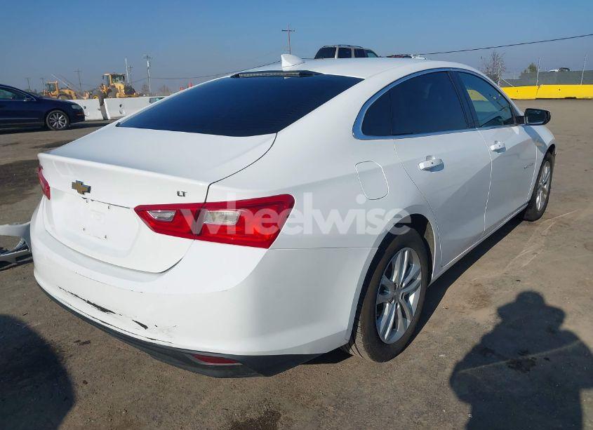 Photo 4 of 2018 Chevrolet Malibu LT (VIN 1G1ZD5ST0JF253410)