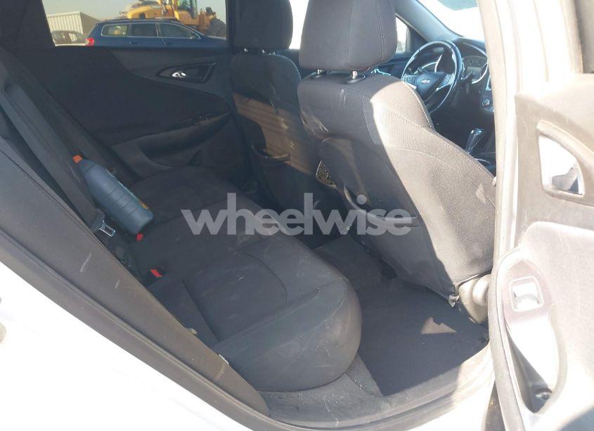 Photo 8 of 2018 Chevrolet Malibu LT (VIN 1G1ZD5ST0JF253410)