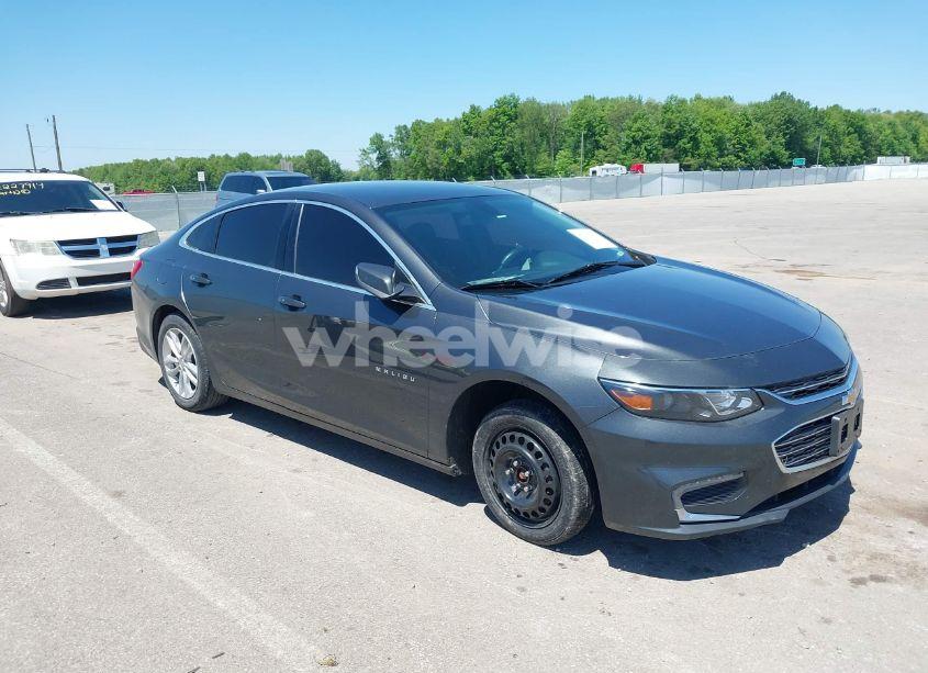 2018 Chevrolet Malibu LT (VIN 1G1ZD5ST0JF255108) main photo
