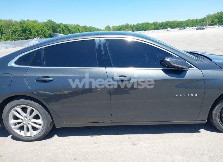 Photo 13 of 2018 Chevrolet Malibu LT (VIN 1G1ZD5ST0JF255108)