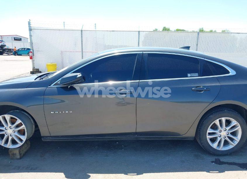 Photo 14 of 2018 Chevrolet Malibu LT (VIN 1G1ZD5ST0JF255108)