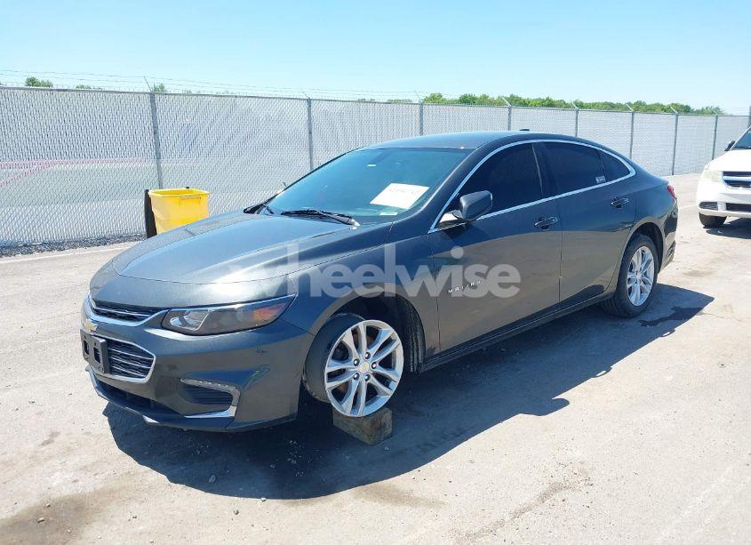 Photo 2 of 2018 Chevrolet Malibu LT (VIN 1G1ZD5ST0JF255108)