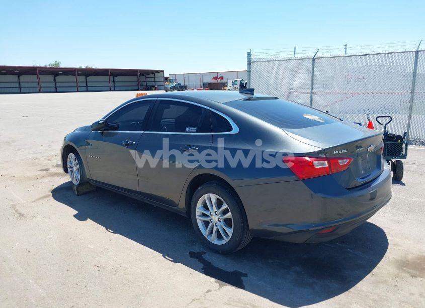 Photo 3 of 2018 Chevrolet Malibu LT (VIN 1G1ZD5ST0JF255108)