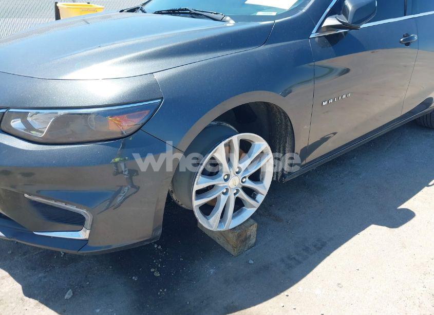 Photo 6 of 2018 Chevrolet Malibu LT (VIN 1G1ZD5ST0JF255108)