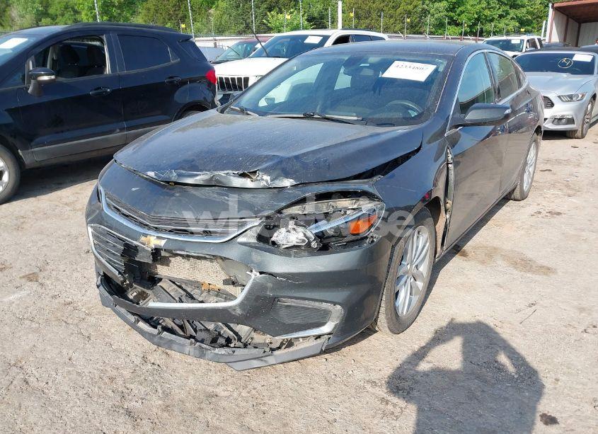 Photo 2 of 2018 Chevrolet Malibu LT (VIN 1G1ZD5ST0JF257277)