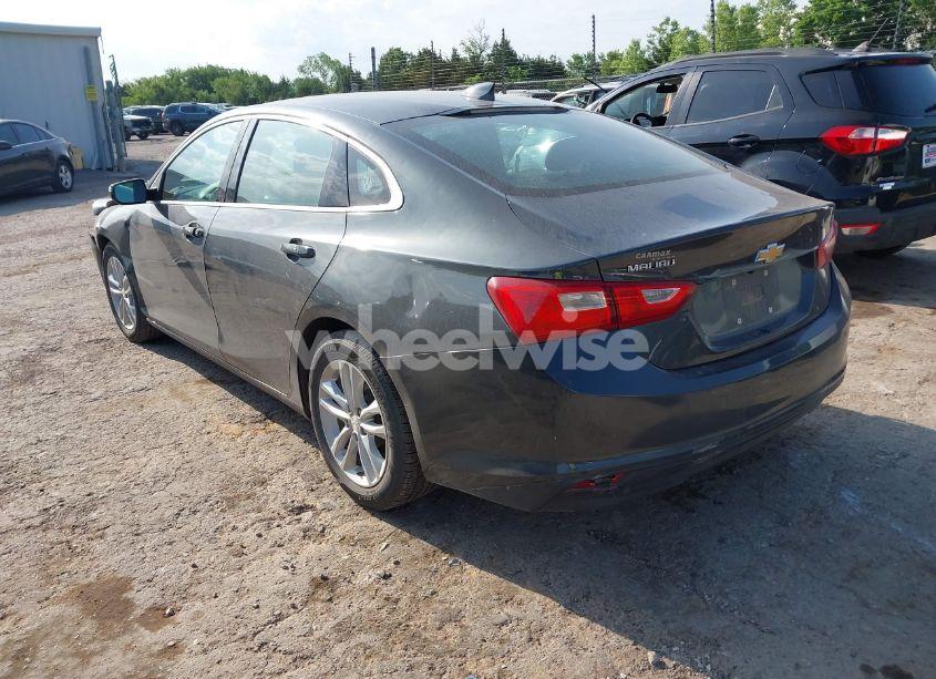 Photo 3 of 2018 Chevrolet Malibu LT (VIN 1G1ZD5ST0JF257277)