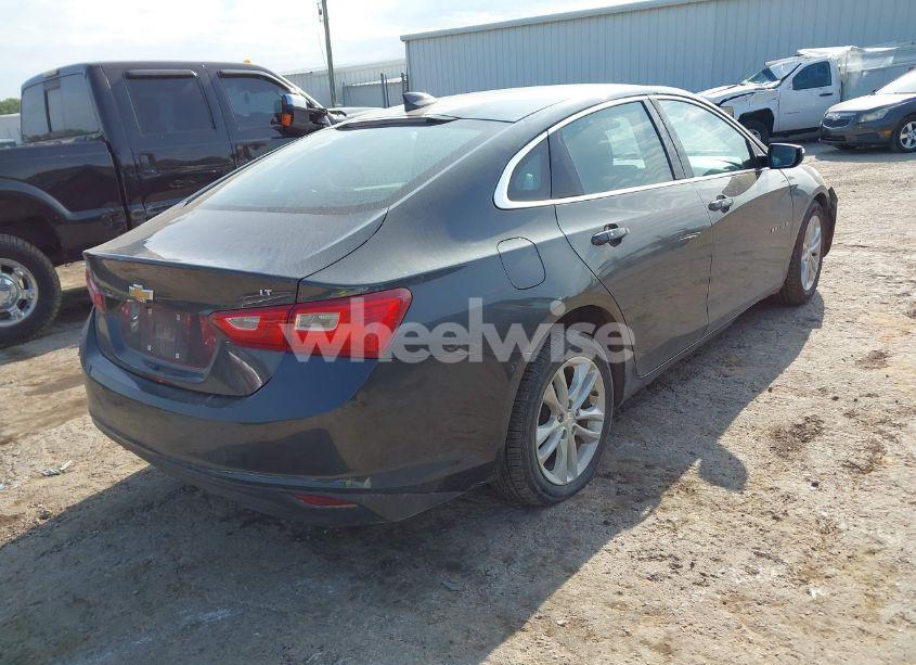 Photo 4 of 2018 Chevrolet Malibu LT (VIN 1G1ZD5ST0JF257277)