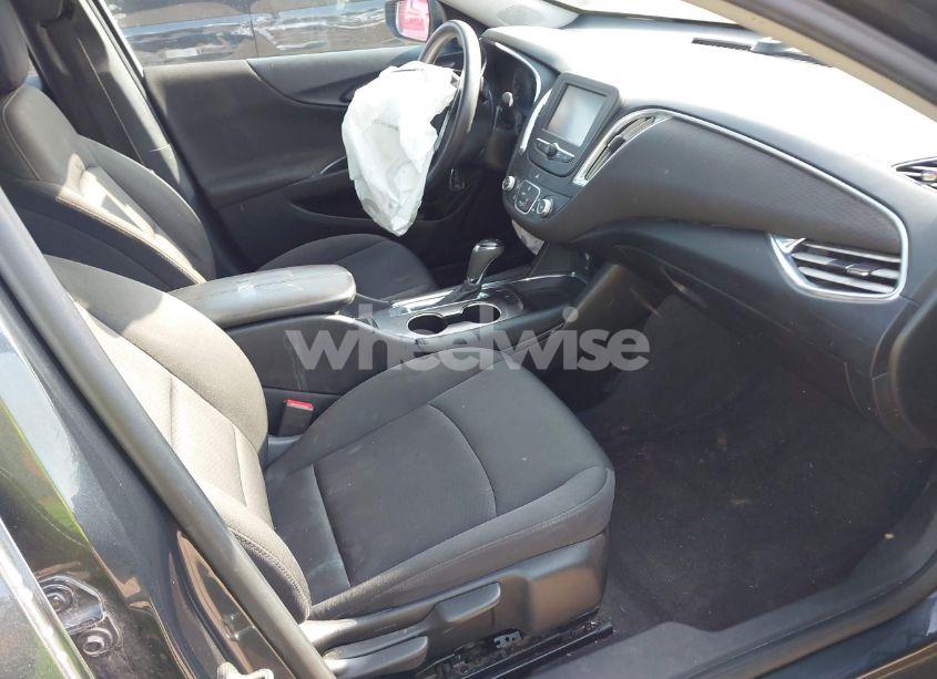 Photo 5 of 2018 Chevrolet Malibu LT (VIN 1G1ZD5ST0JF257277)