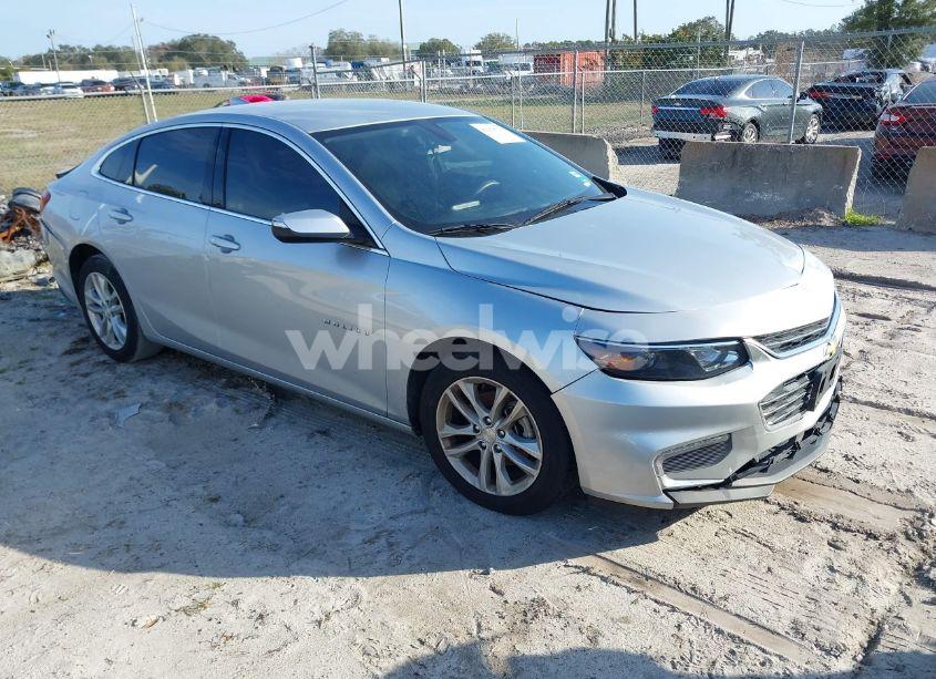 2018 Chevrolet Malibu LT (VIN 1G1ZD5ST0JF268215) main photo