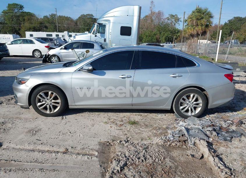Photo 14 of 2018 Chevrolet Malibu LT (VIN 1G1ZD5ST0JF268215)