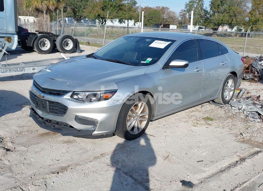 Photo 2 of 2018 Chevrolet Malibu LT (VIN 1G1ZD5ST0JF268215)