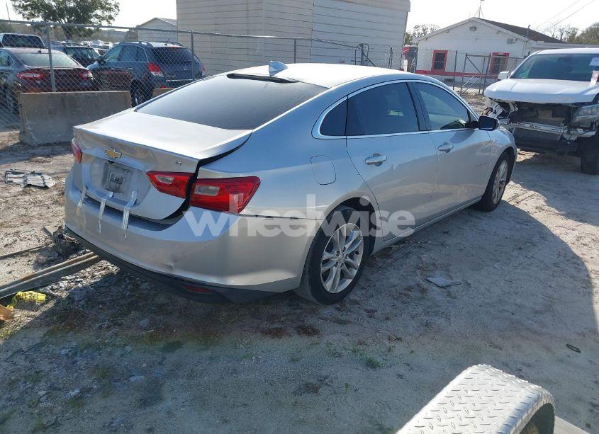 Photo 4 of 2018 Chevrolet Malibu LT (VIN 1G1ZD5ST0JF268215)
