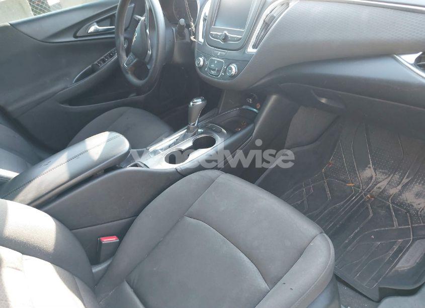 Photo 5 of 2018 Chevrolet Malibu LT (VIN 1G1ZD5ST0JF268215)