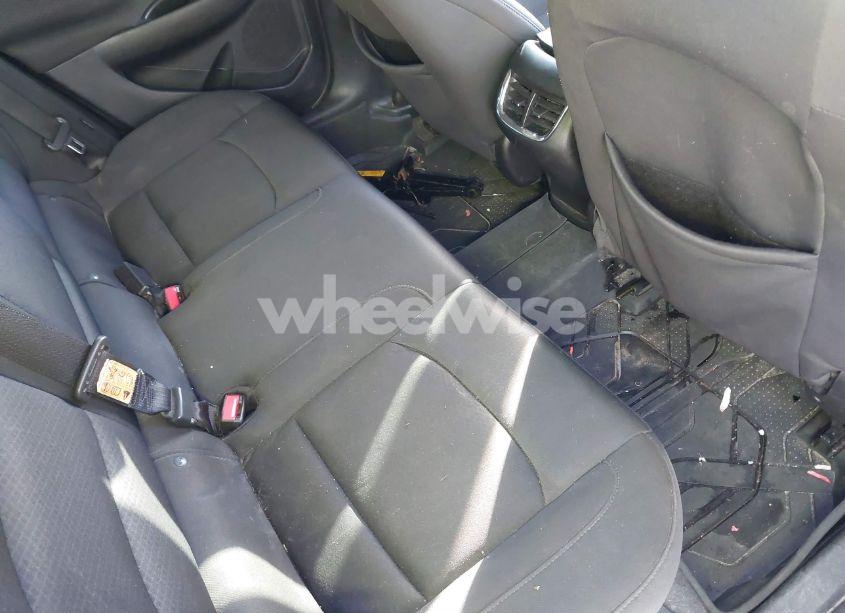 Photo 8 of 2018 Chevrolet Malibu LT (VIN 1G1ZD5ST0JF268215)