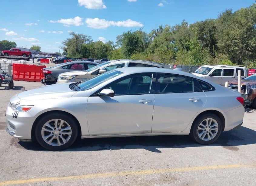 Photo 14 of 2018 Chevrolet Malibu LT (VIN 1G1ZD5ST0JF269610)