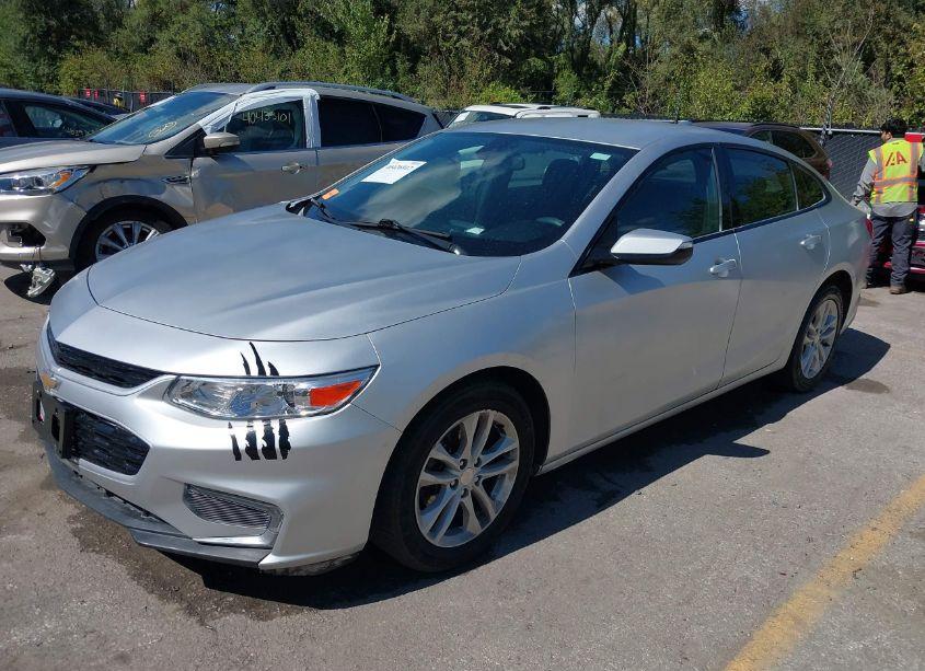 Photo 2 of 2018 Chevrolet Malibu LT (VIN 1G1ZD5ST0JF269610)