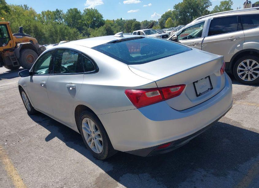 Photo 3 of 2018 Chevrolet Malibu LT (VIN 1G1ZD5ST0JF269610)