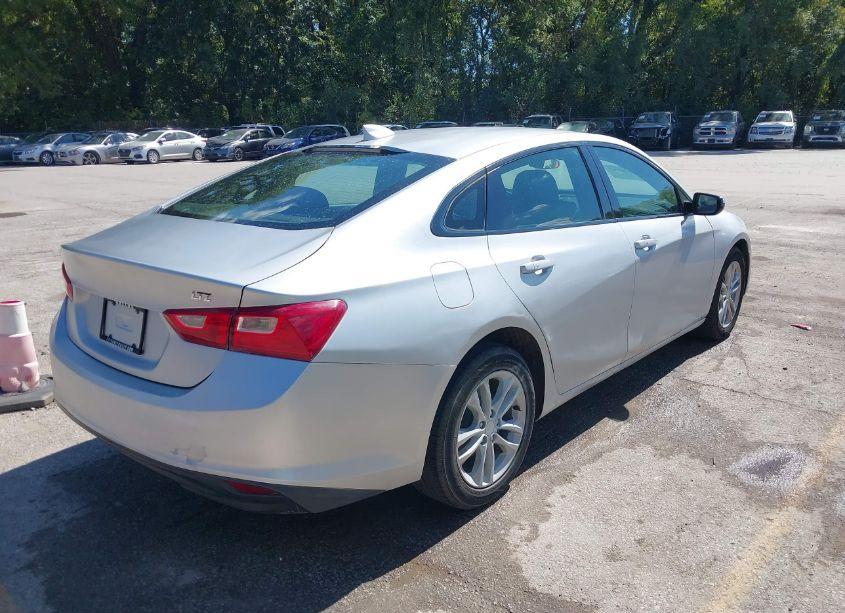 Photo 4 of 2018 Chevrolet Malibu LT (VIN 1G1ZD5ST0JF269610)