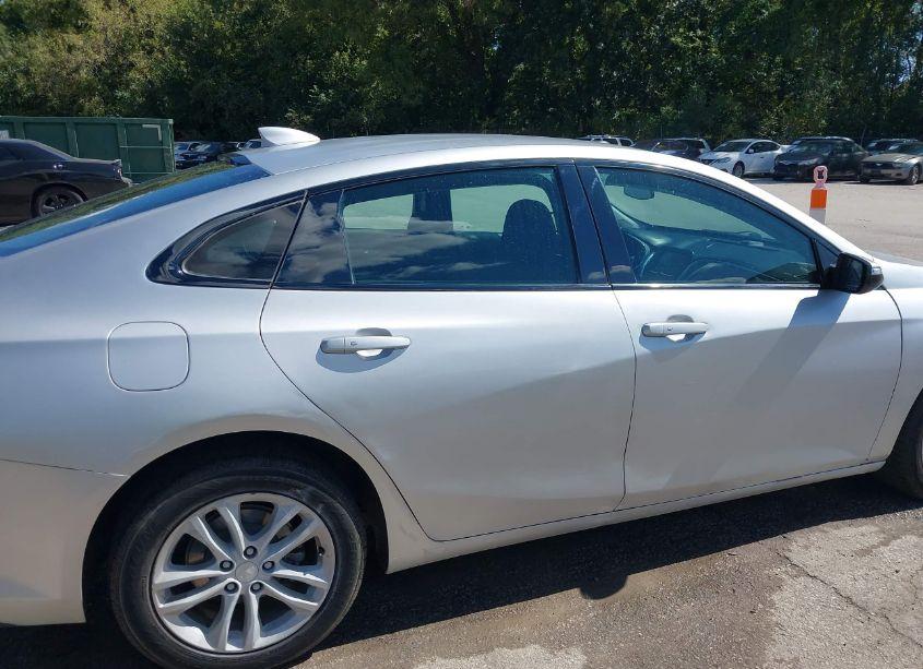 Photo 6 of 2018 Chevrolet Malibu LT (VIN 1G1ZD5ST0JF269610)