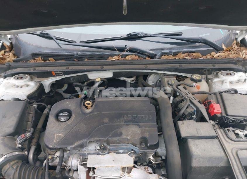 Photo 10 of 2018 Chevrolet Malibu LT (VIN 1G1ZD5ST0JF274581)