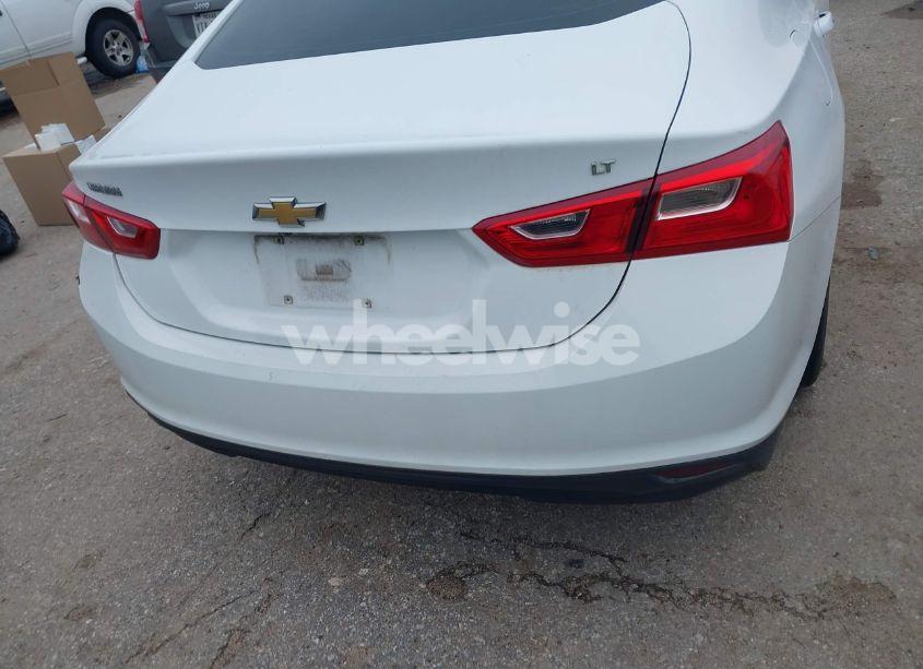 Photo 16 of 2018 Chevrolet Malibu LT (VIN 1G1ZD5ST0JF274581)