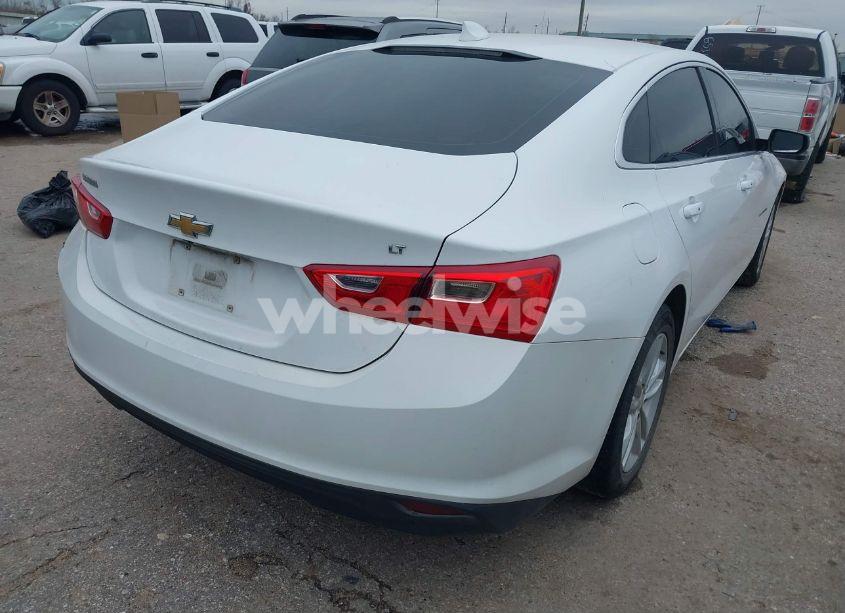 Photo 4 of 2018 Chevrolet Malibu LT (VIN 1G1ZD5ST0JF274581)