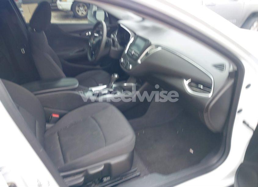 Photo 5 of 2018 Chevrolet Malibu LT (VIN 1G1ZD5ST0JF274581)