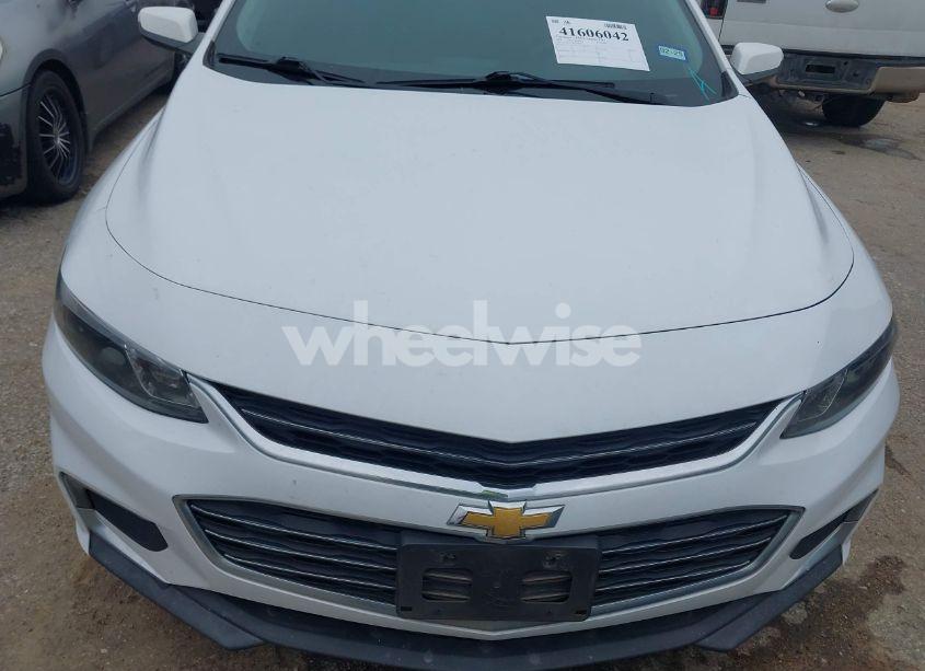 Photo 6 of 2018 Chevrolet Malibu LT (VIN 1G1ZD5ST0JF274581)