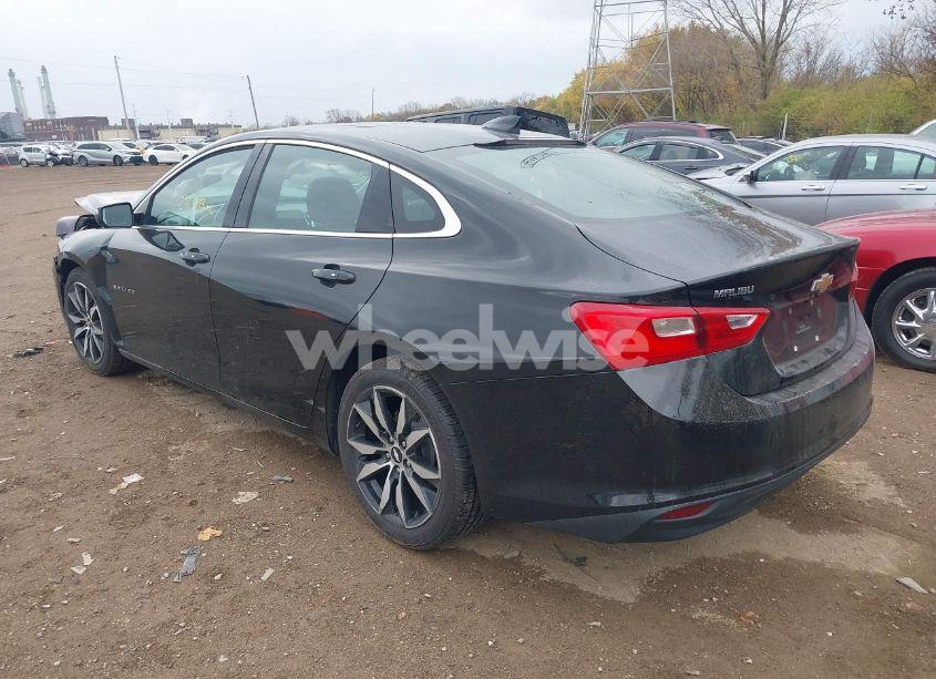 Photo 3 of 2018 Chevrolet Malibu LT (VIN 1G1ZD5ST0JF279201)