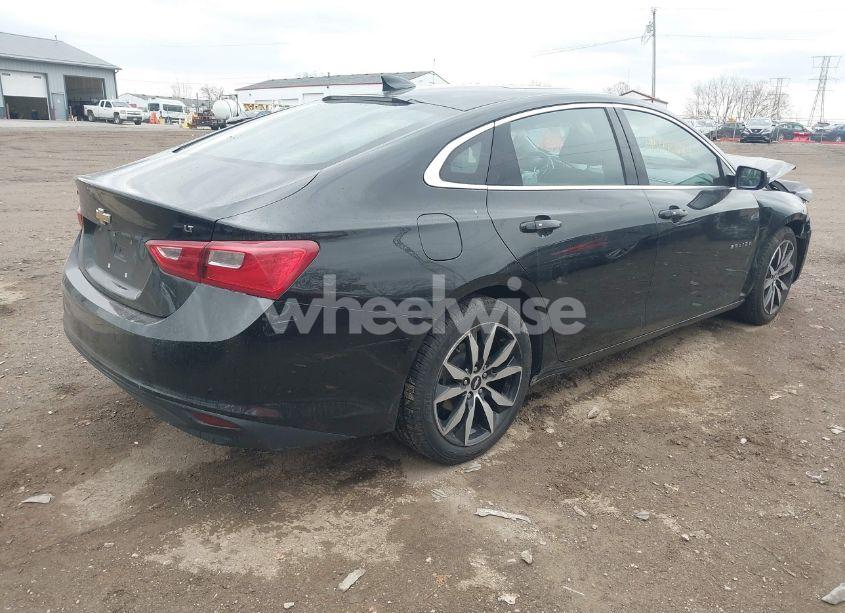 Photo 4 of 2018 Chevrolet Malibu LT (VIN 1G1ZD5ST0JF279201)