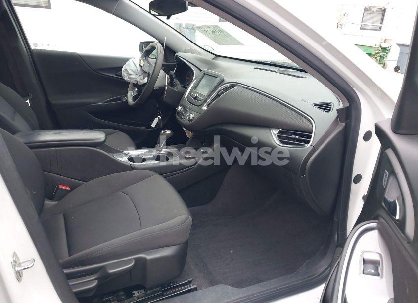 Photo 5 of 2018 Chevrolet Malibu LT (VIN 1G1ZD5ST0JF279697)