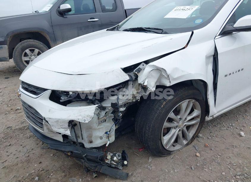 Photo 6 of 2018 Chevrolet Malibu LT (VIN 1G1ZD5ST0JF279697)