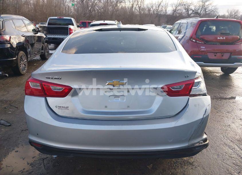 Photo 17 of 2018 Chevrolet Malibu LT (VIN 1G1ZD5ST0JF280137)