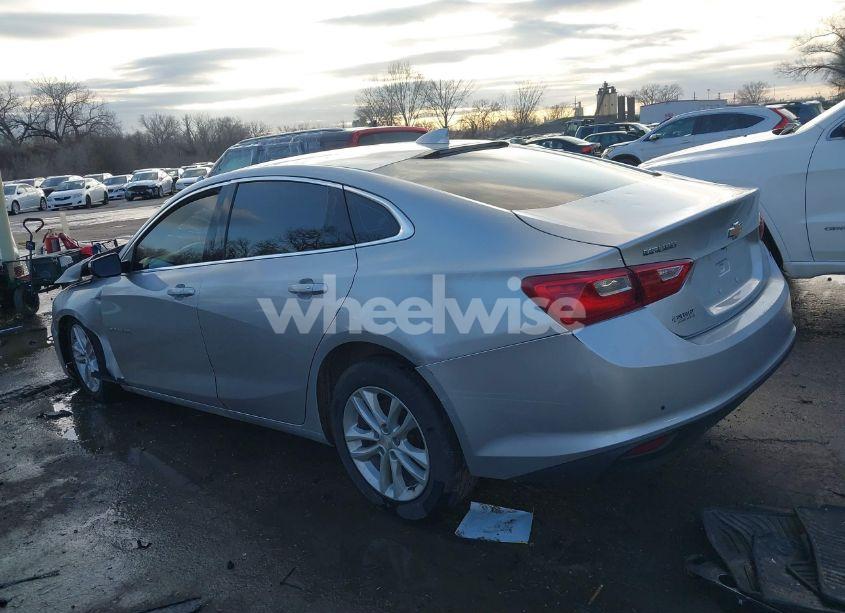 Photo 3 of 2018 Chevrolet Malibu LT (VIN 1G1ZD5ST0JF280137)