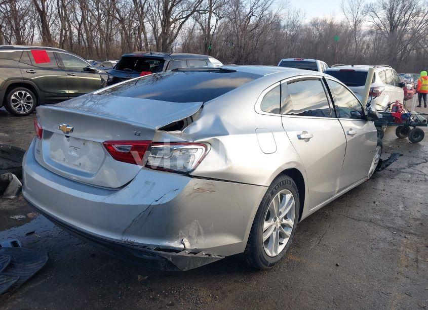 Photo 4 of 2018 Chevrolet Malibu LT (VIN 1G1ZD5ST0JF280137)