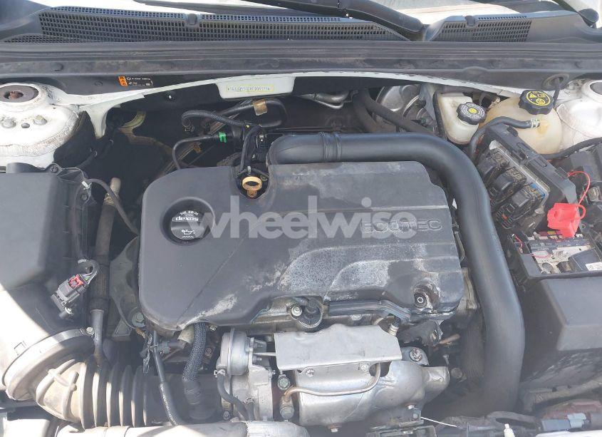 Photo 10 of 2019 Chevrolet Malibu LT (VIN 1G1ZD5ST0KF104979)