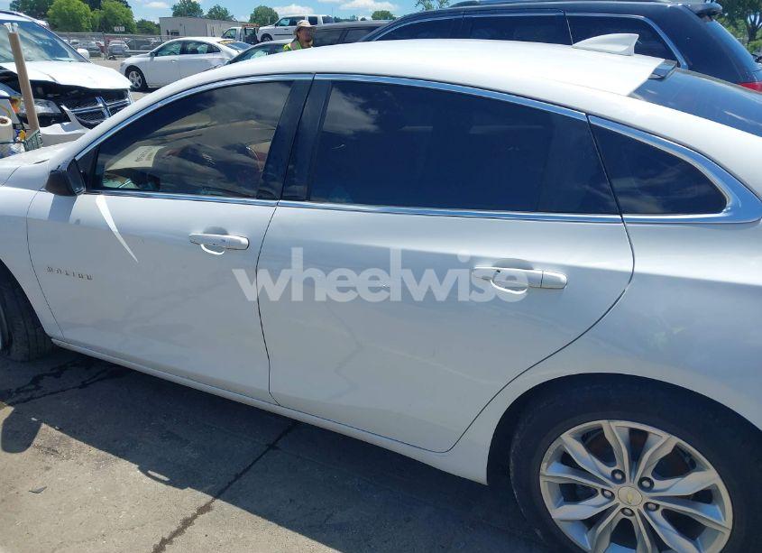Photo 14 of 2019 Chevrolet Malibu LT (VIN 1G1ZD5ST0KF104979)