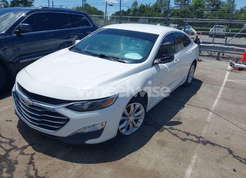 Photo 2 of 2019 Chevrolet Malibu LT (VIN 1G1ZD5ST0KF104979)