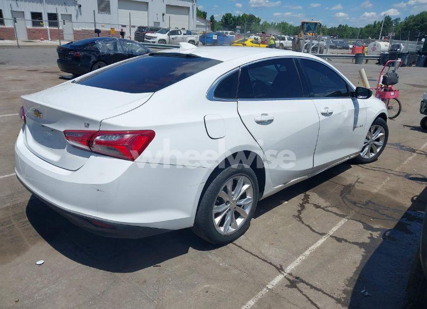 Photo 4 of 2019 Chevrolet Malibu LT (VIN 1G1ZD5ST0KF104979)
