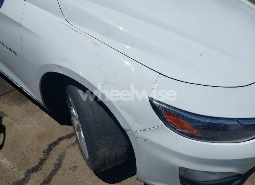 Photo 6 of 2019 Chevrolet Malibu LT (VIN 1G1ZD5ST0KF104979)