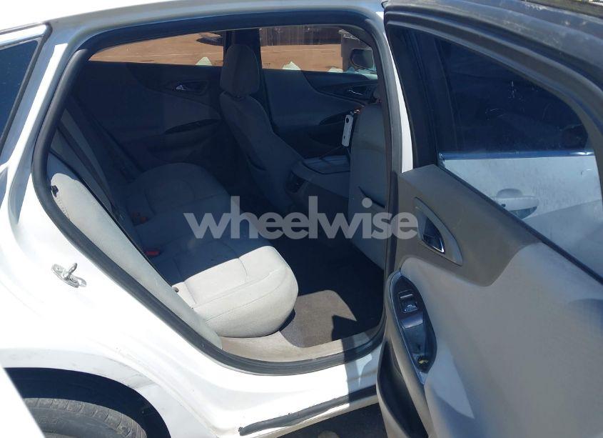 Photo 8 of 2019 Chevrolet Malibu LT (VIN 1G1ZD5ST0KF104979)