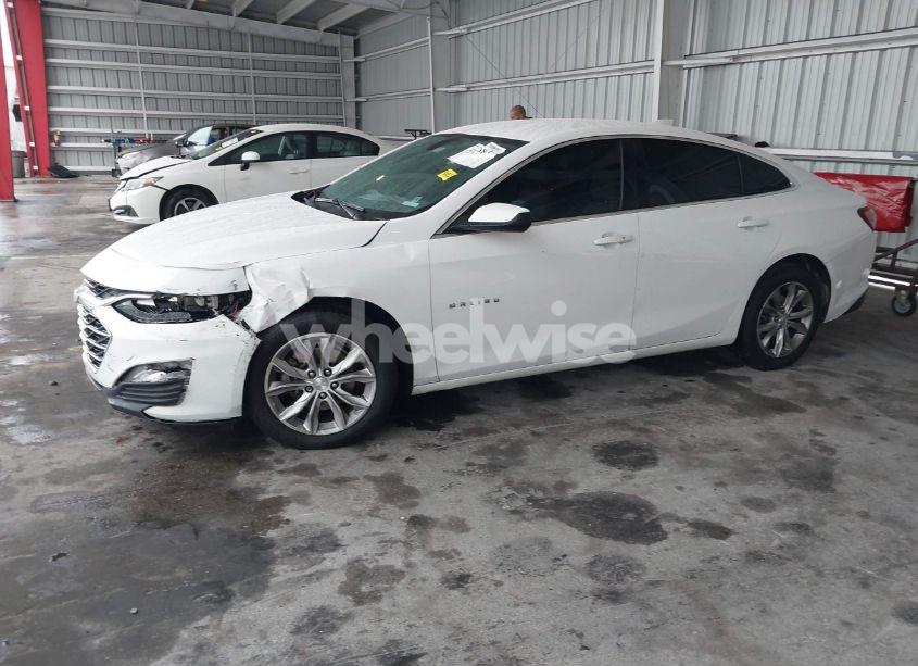 Photo 2 of 2019 Chevrolet Malibu LT (VIN 1G1ZD5ST0KF105517)