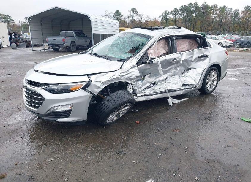 Photo 2 of 2019 Chevrolet Malibu LT (VIN 1G1ZD5ST0KF111639)