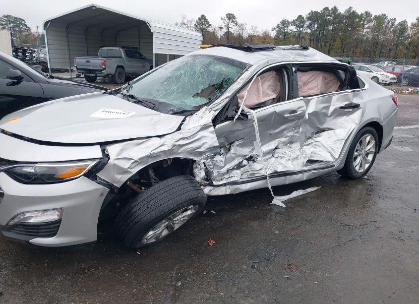 Photo 6 of 2019 Chevrolet Malibu LT (VIN 1G1ZD5ST0KF111639)