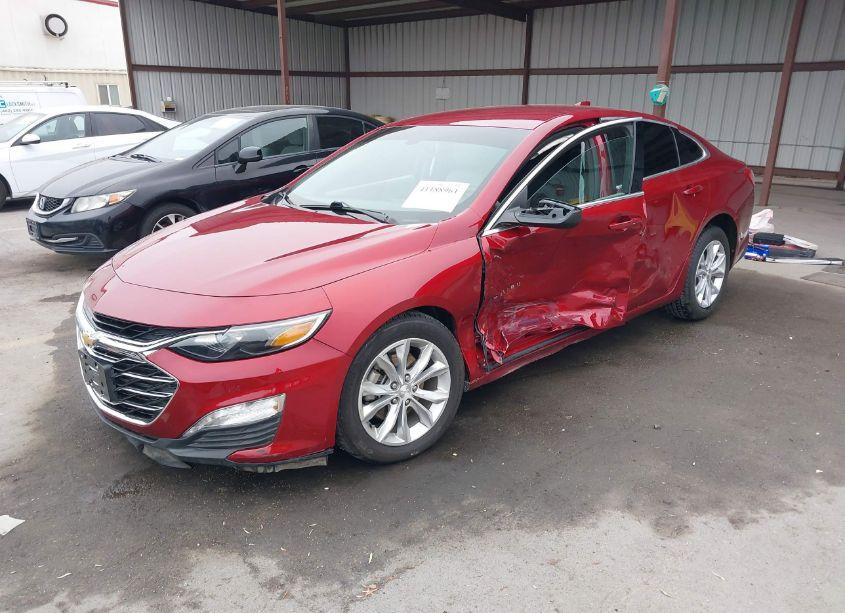 Photo 2 of 2019 Chevrolet Malibu LT (VIN 1G1ZD5ST0KF116744)