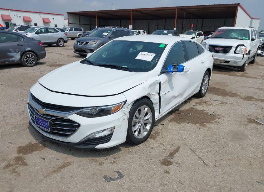 Photo 2 of 2019 Chevrolet Malibu LT (VIN 1G1ZD5ST0KF126061)