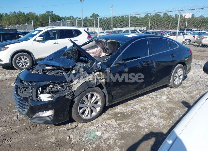 Photo 2 of 2019 Chevrolet Malibu LT (VIN 1G1ZD5ST0KF131048)