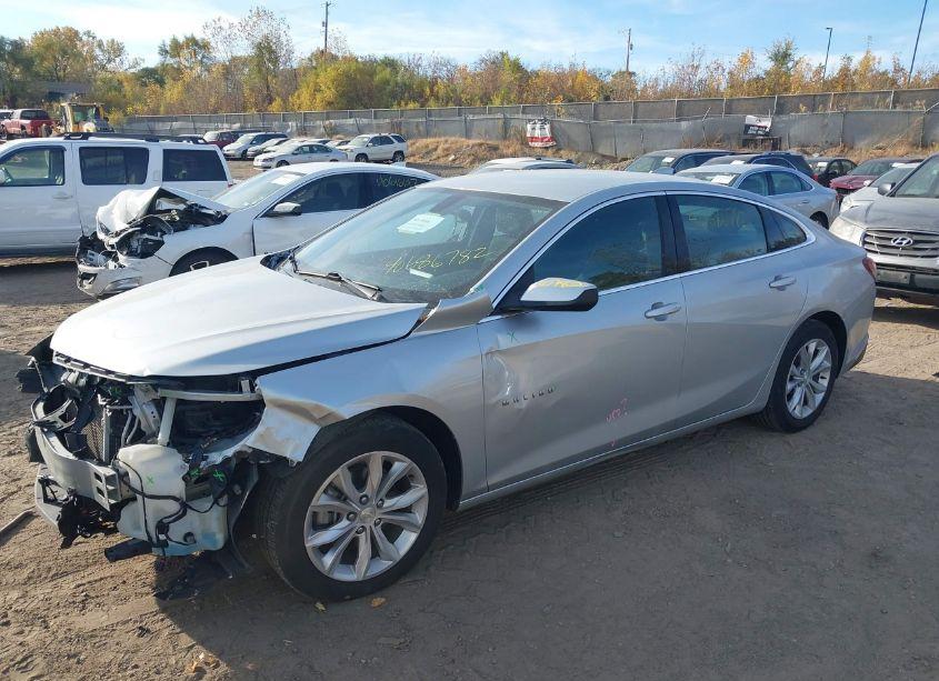 Photo 2 of 2019 Chevrolet Malibu LT (VIN 1G1ZD5ST0KF138677)