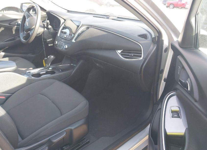 Photo 5 of 2019 Chevrolet Malibu LT (VIN 1G1ZD5ST0KF138677)