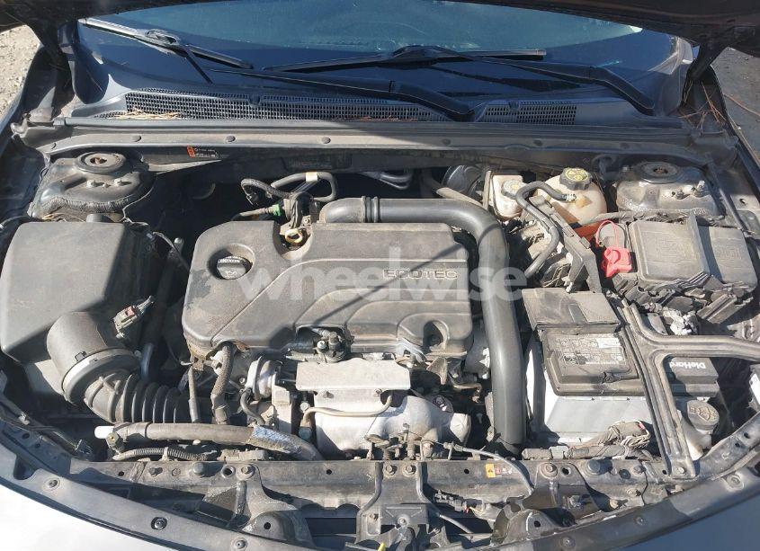 Photo 10 of 2019 Chevrolet Malibu LT (VIN 1G1ZD5ST0KF139084)